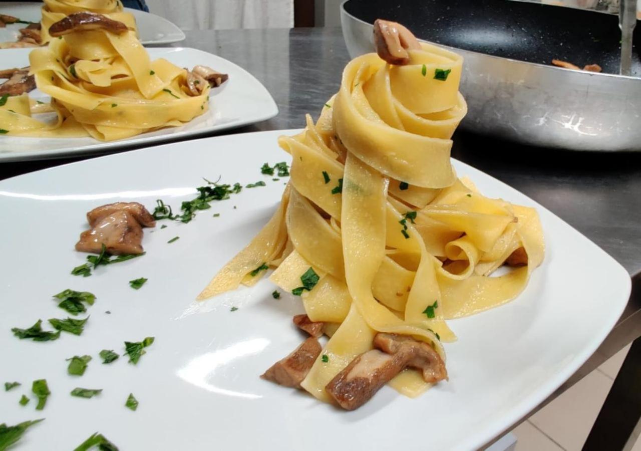 "Il Casaletto" Agriturismo Moderno, Vista Panoramica E Cibo Spettacolare- Scurcola Marsicana Kültér fotó